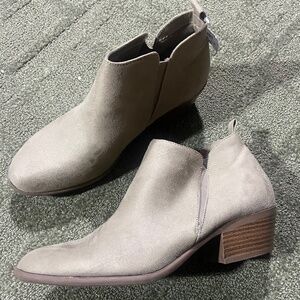 NWT! Size 8.5 AMERICAN EAGLE BOOTIES